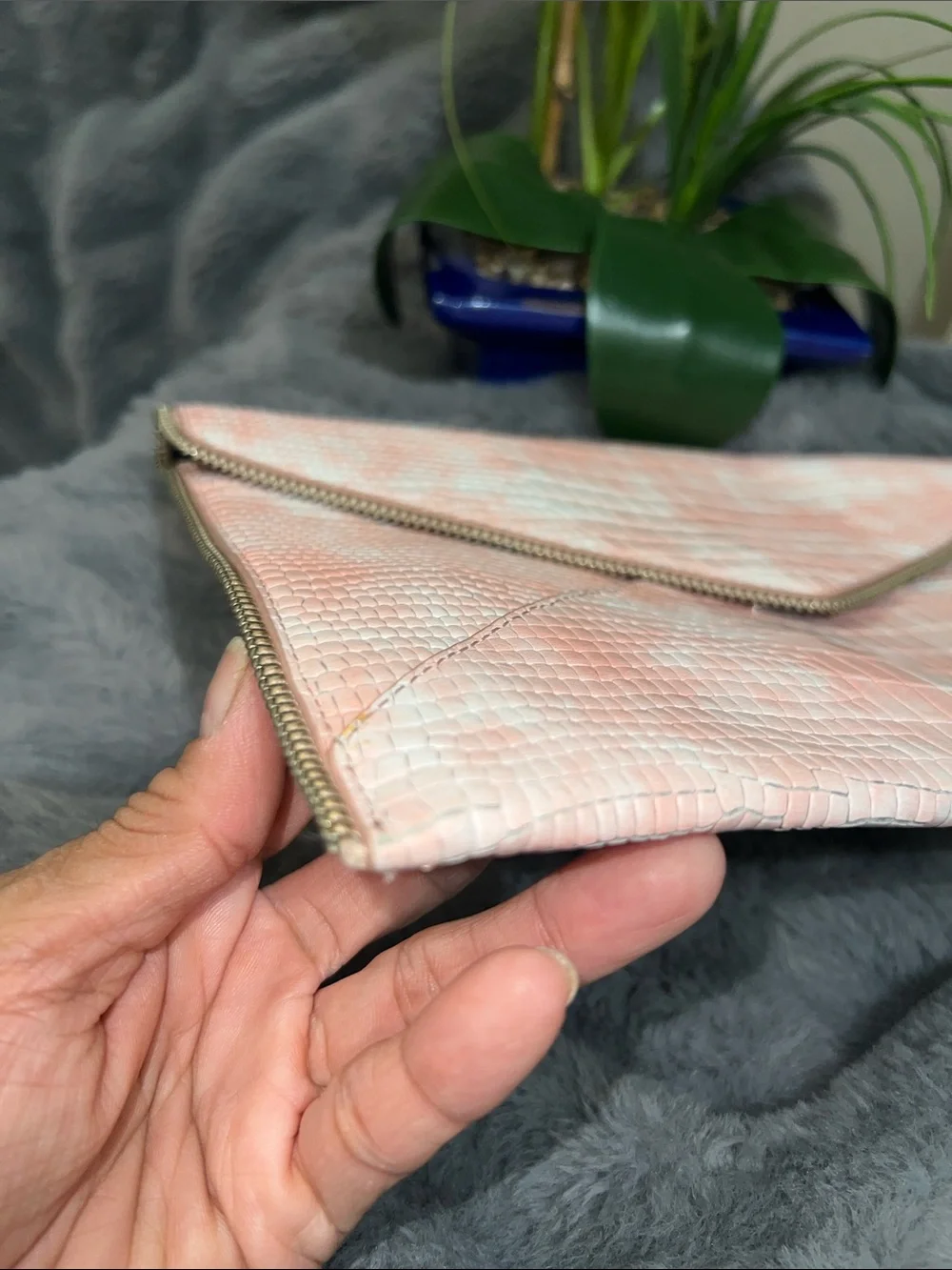 Rebecca Minkoff outlining edge envelope